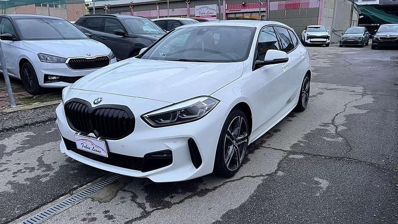 Usata BMW 116 M Sport 116 CV (85 kW) 2021 Bianco Utilitaria