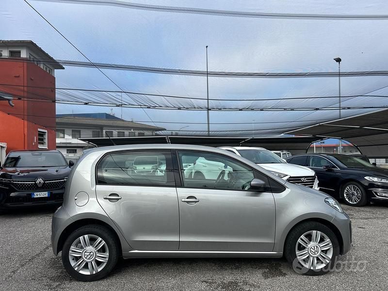 Usata VW up! high up! 75 CV (55 kW) 2018 Grigio Utilitaria