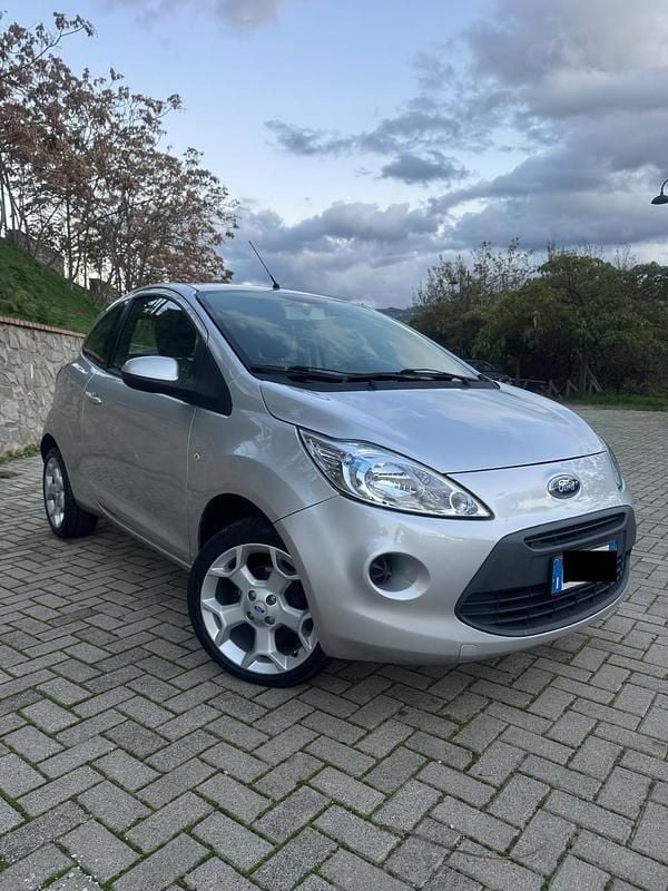 Usata Ford Ka Titanium 75 CV (55 kW) 2010 Grigio Berlina