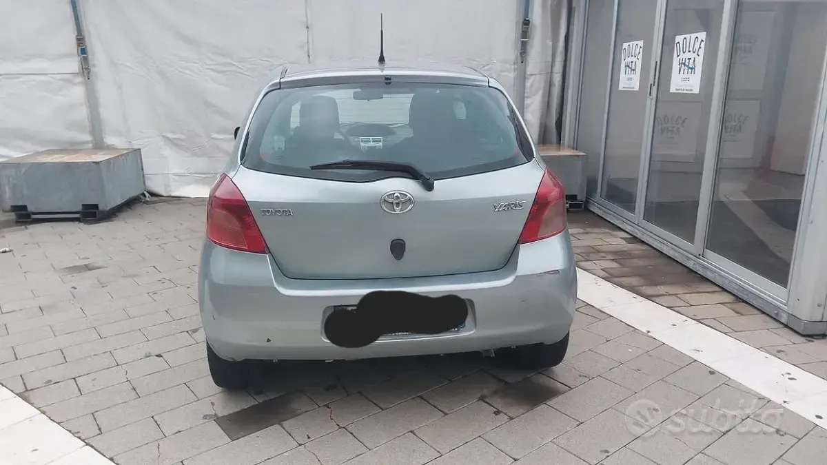 Usata Toyota Yaris 2006 Grigio Berlina