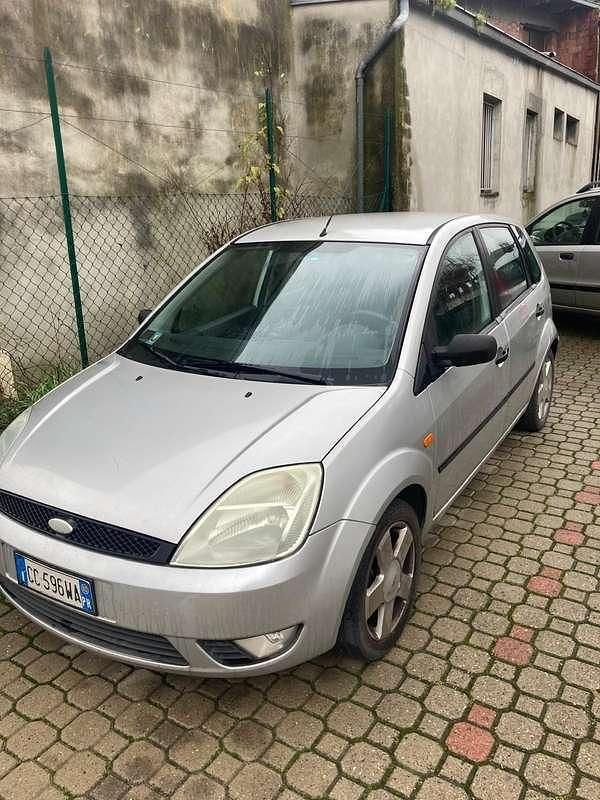 Usata Ford Fiesta Ghia 79 CV (58 kW) 2002 Utilitaria