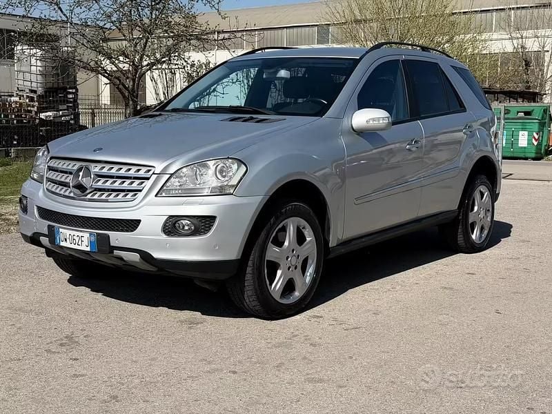 Usata Mercedes ML320 Chrome 224 CV (164 kW) 2009 Grigio SUV