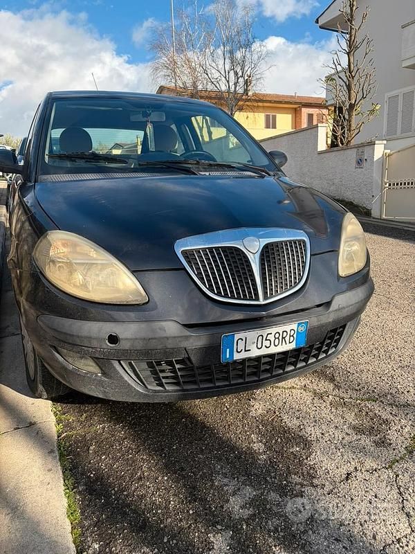 Usata Lancia Ypsilon 86 CV (63 kW) 2004 Nero Utilitaria