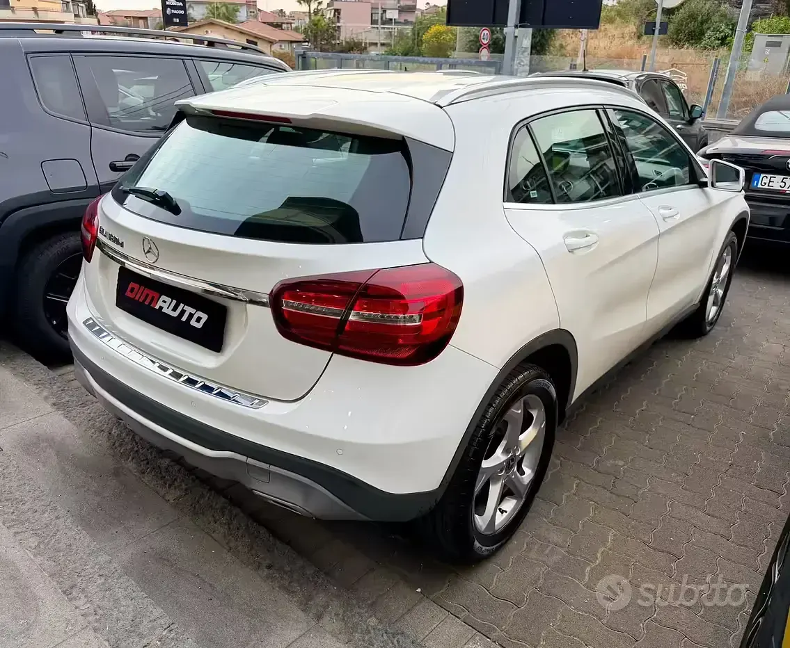 Usata Mercedes GLA180 109 CV (80 kW) 2018 Bianco SUV