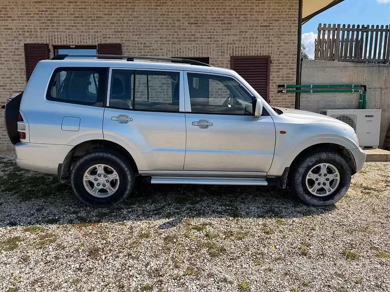 Usata Mitsubishi Pajero 115 CV (84 kW) 2001 Grigio SUV
