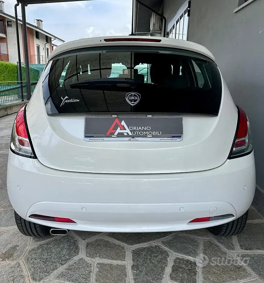 Usata Lancia Ypsilon S 95 CV (69 kW) 2017 Bianco Utilitaria