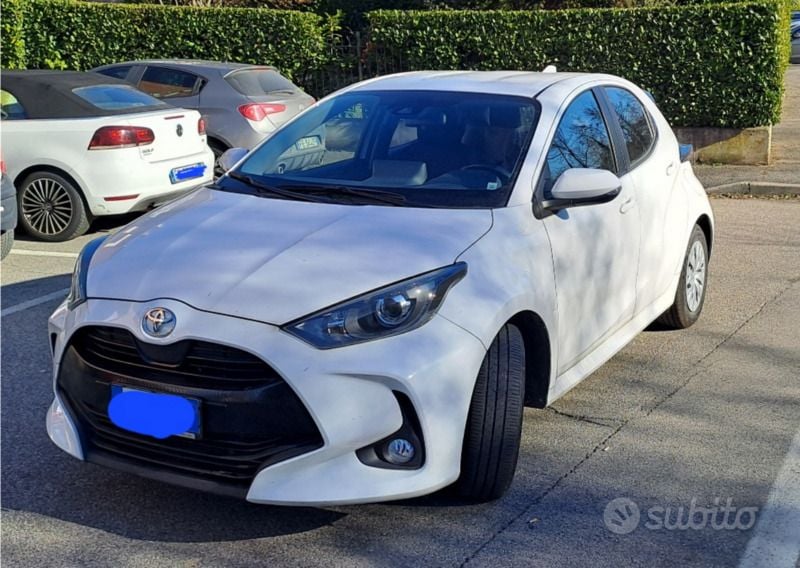 Bianco Usata 2022 Toyota Yaris Active Tre volumi | 15.900 € (Buon prezzo) - Immagine 1/4