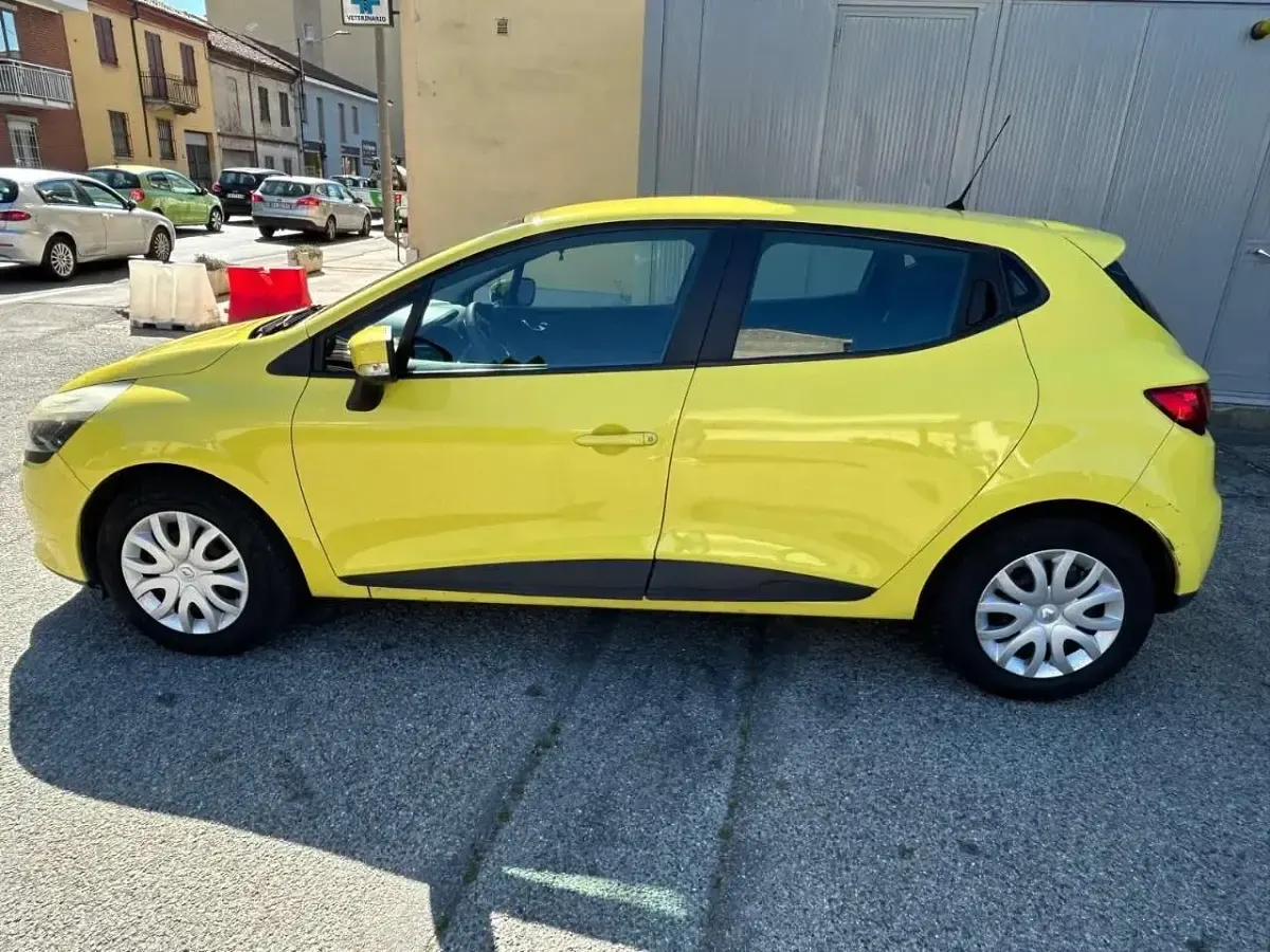 Usata Renault Clio IV 73 CV (53 kW) 2014 Giallo Berlina