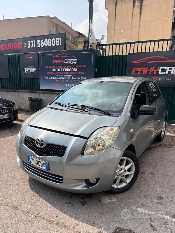 Usata Toyota Yaris Sol 69 CV (50 kW) 2006 Grigio Berlina