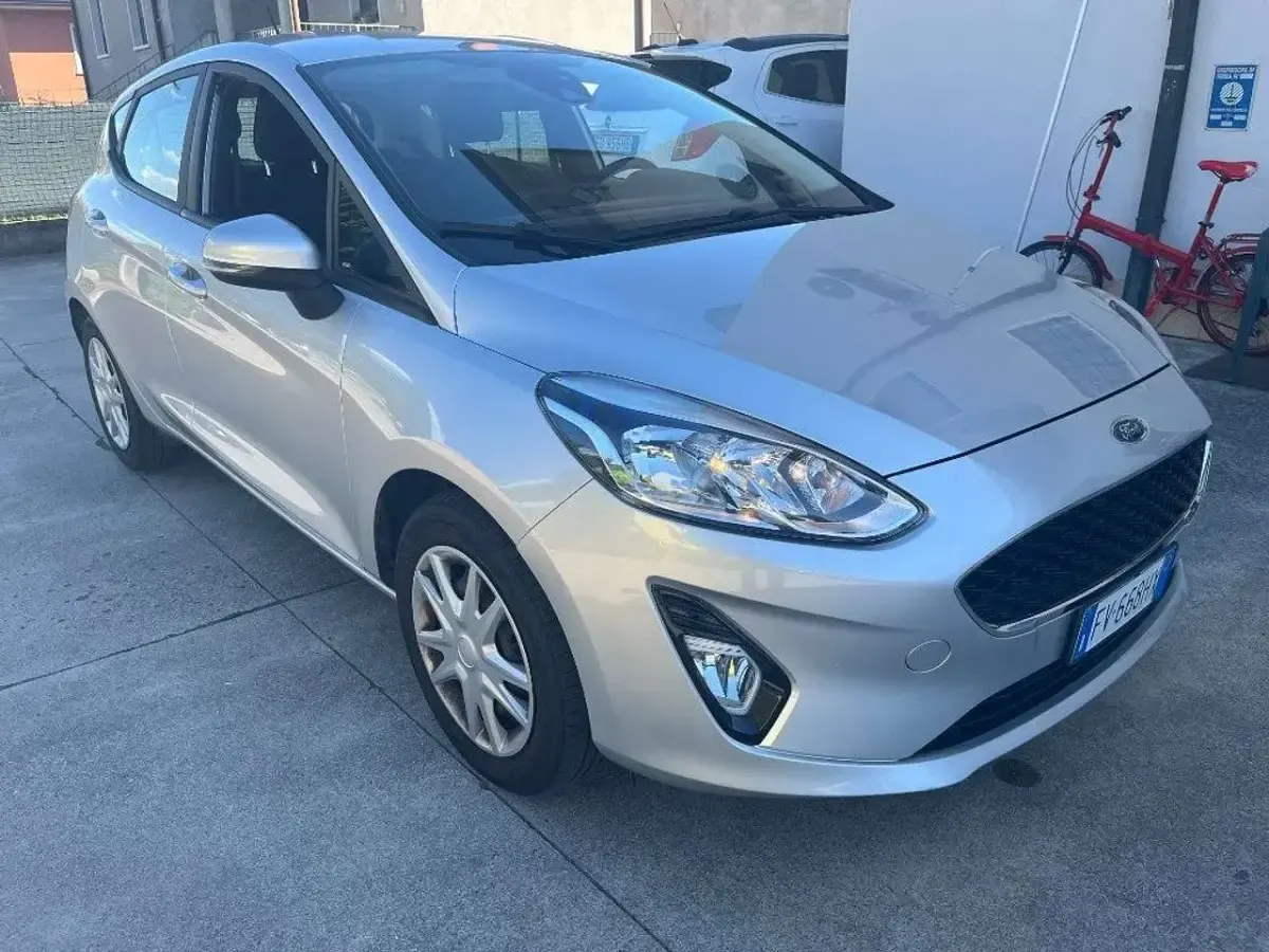 Usado Ford Fiesta 69 HP (50 kW) 2019 Cinzento Citadino