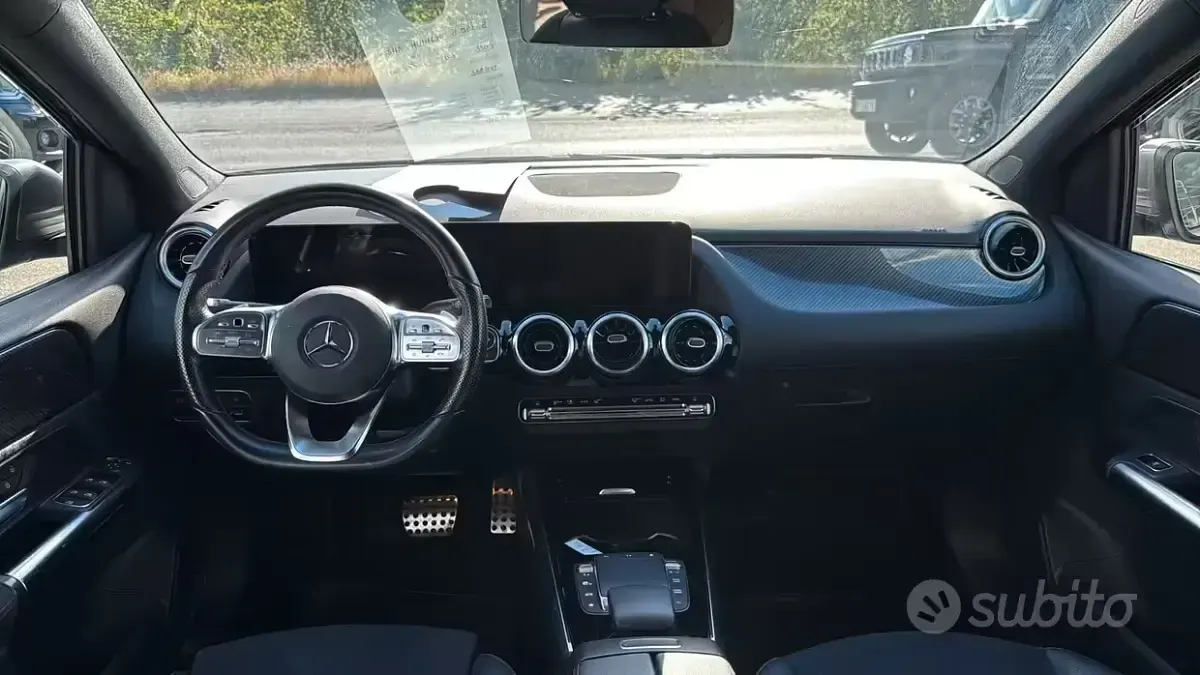 Usado Mercedes B180 AMG Line Premium 116 CV (85 kW) 2026 Gris Monovolumen