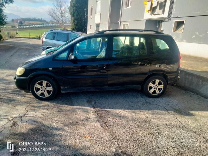 Usata Opel Zafira 101 CV (74 kW) 2005 Nero Monovolume