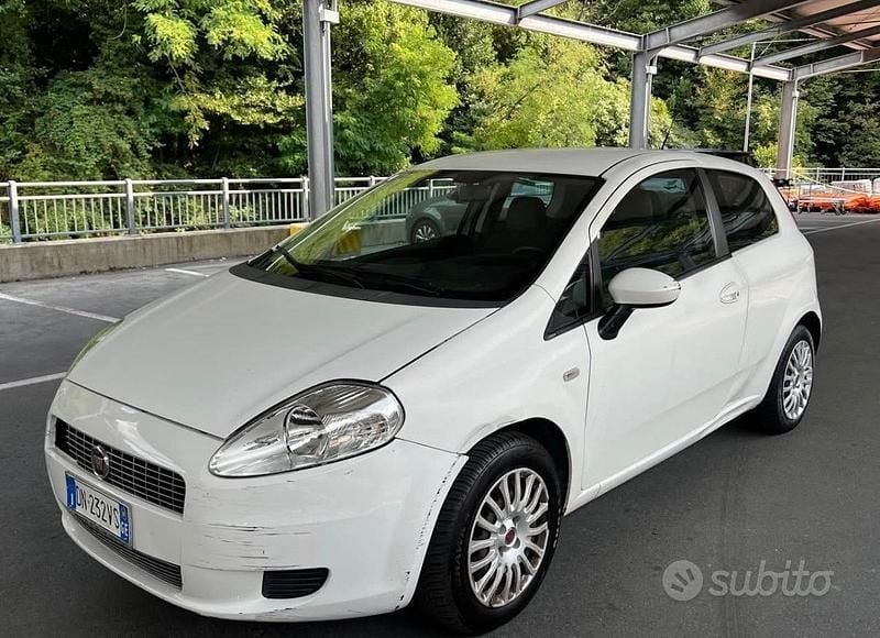 Bianco Usata 2009 Fiat Grande Punto Due volumi | 1700 € (Super prezzo) - Immagine 1/4