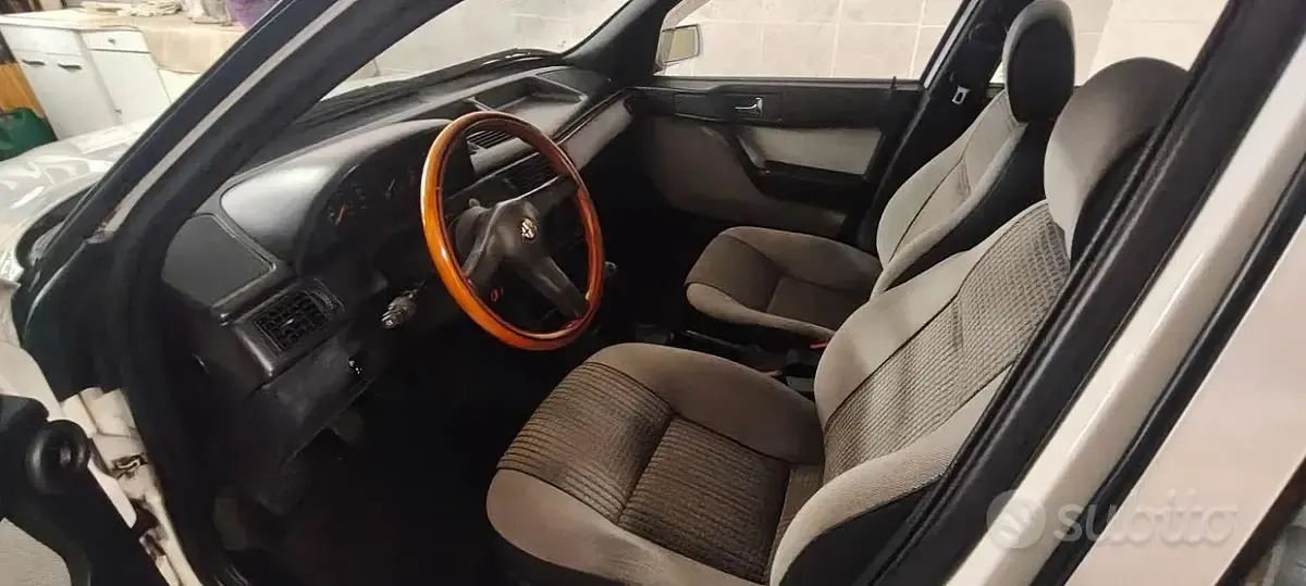 Usata Alfa Romeo 155 126 CV (92 kW) 1992 Bianco Berlina