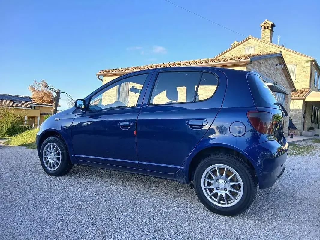Usata Toyota Yaris 75 CV (55 kW) 2003 Blu/azzurro Utilitaria