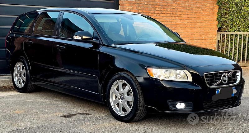 Usata Volvo V50 R-Design 114 CV (83 kW) 2012 Nero Station wagon