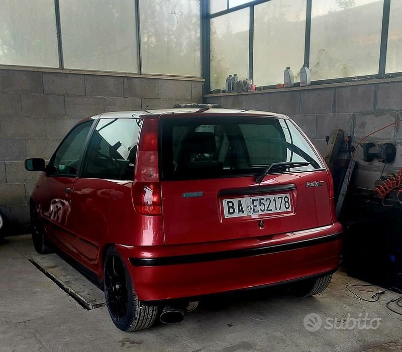 Usata Fiat Punto 133 CV (97 kW) 1994 Rosso Utilitaria