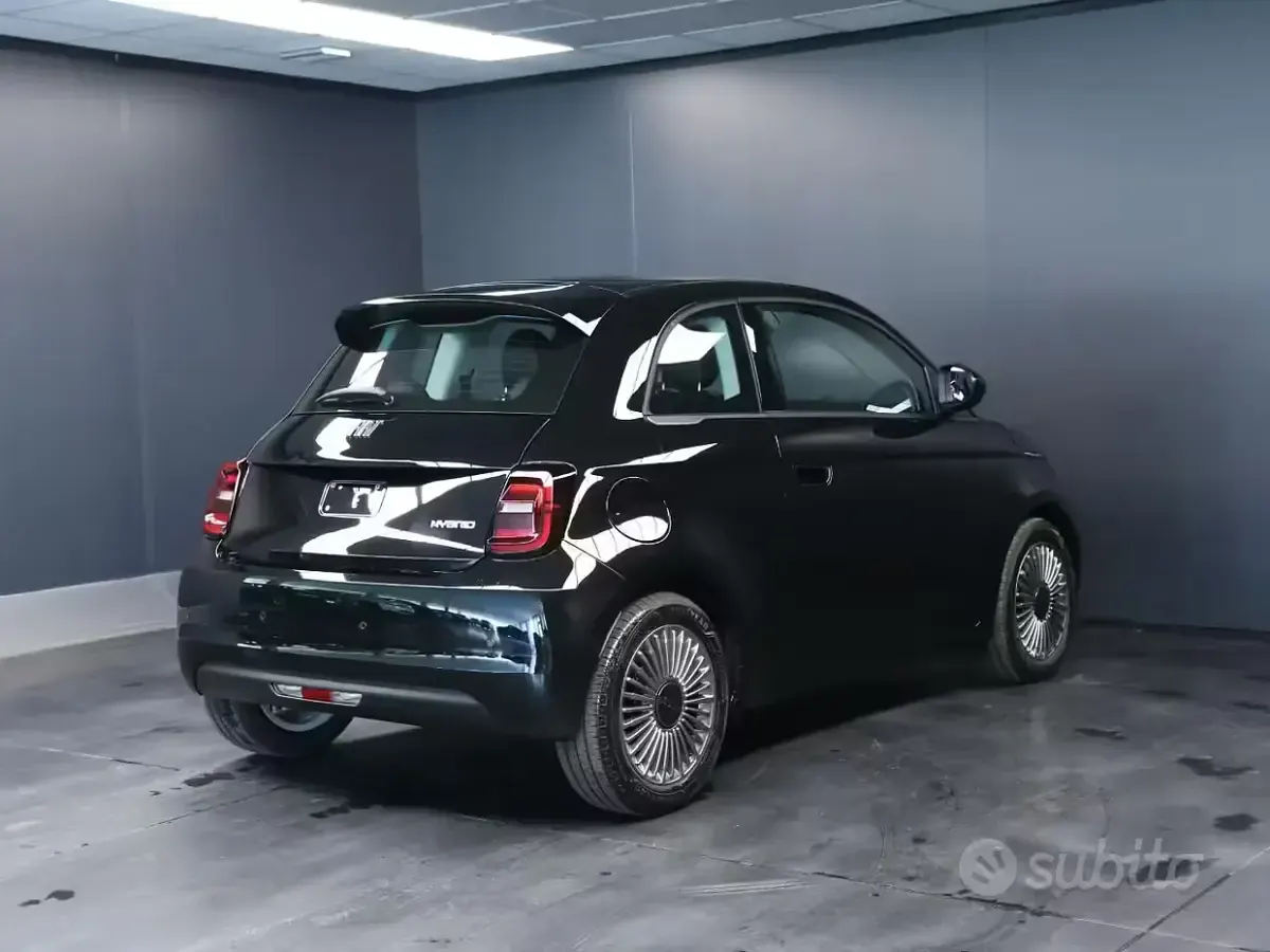 Nouvelle Fiat 500 65 ch (47 kW) 2026 Noir Berline