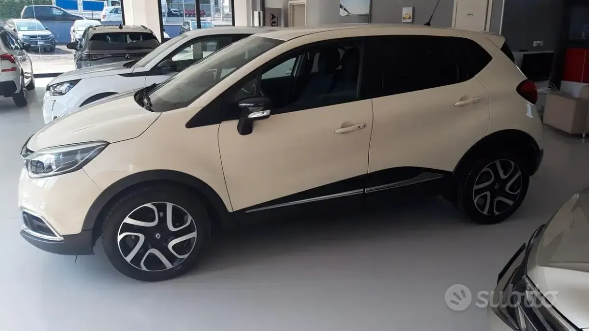 Usata Renault Captur Intens 90 CV (66 kW) 2016 Marrone SUV
