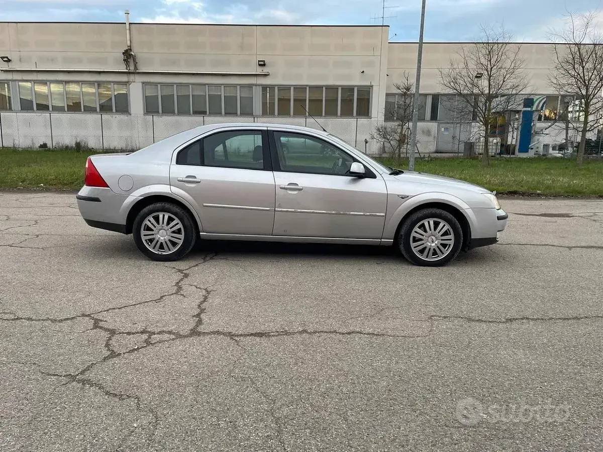 Usata Ford Mondeo 131 CV (96 kW) 2006 Grigio Berlina