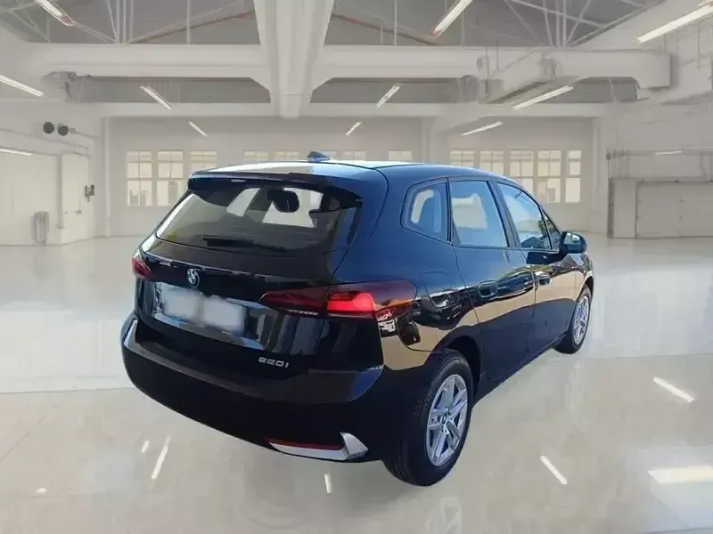 Usata BMW 220 Active Tourer Efficient Dynamics 156 CV (114 kW) 2022 Nero Monovolume