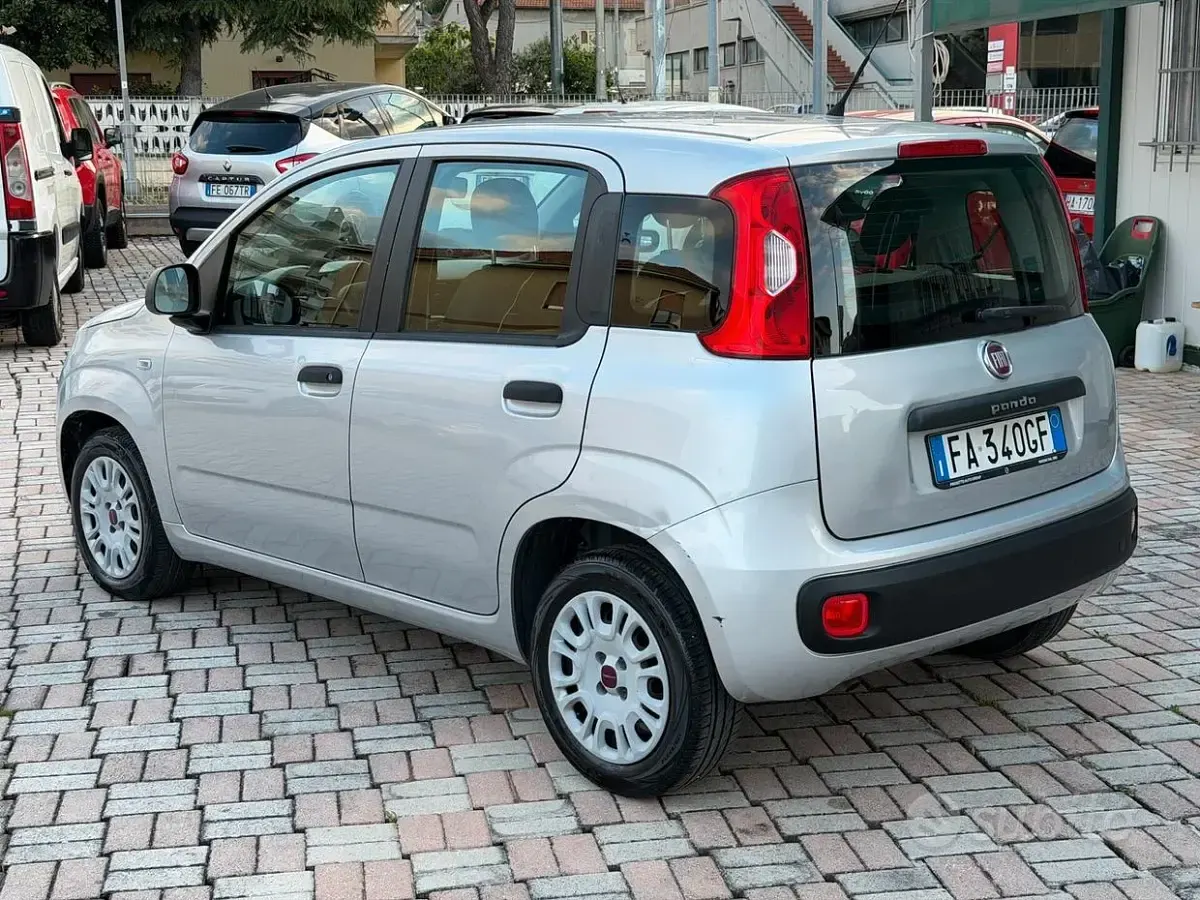 Usado Fiat Panda Easy 69 HP (50 kW) 2015 Cinzento Citadino