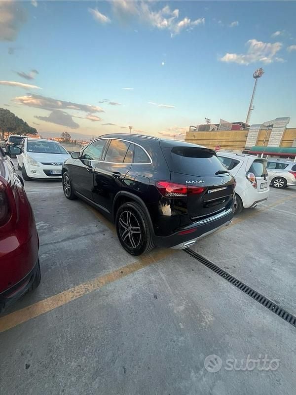 Usata Mercedes GLA200 150 CV (110 kW) 2020 Nero SUV
