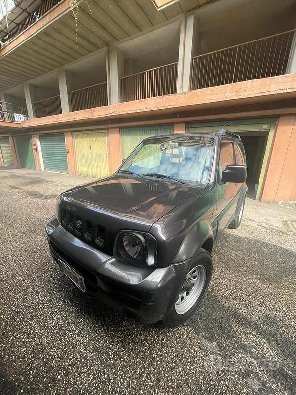 Usata Suzuki Jimny 85 CV (62 kW) 2012 Grigio SUV