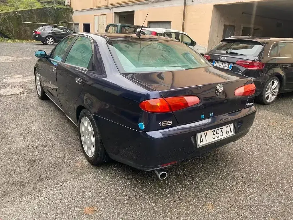 Begagnad Alfa Romeo 166 Distinctive 155 HK (114 kW) 1999 Svart Sedan