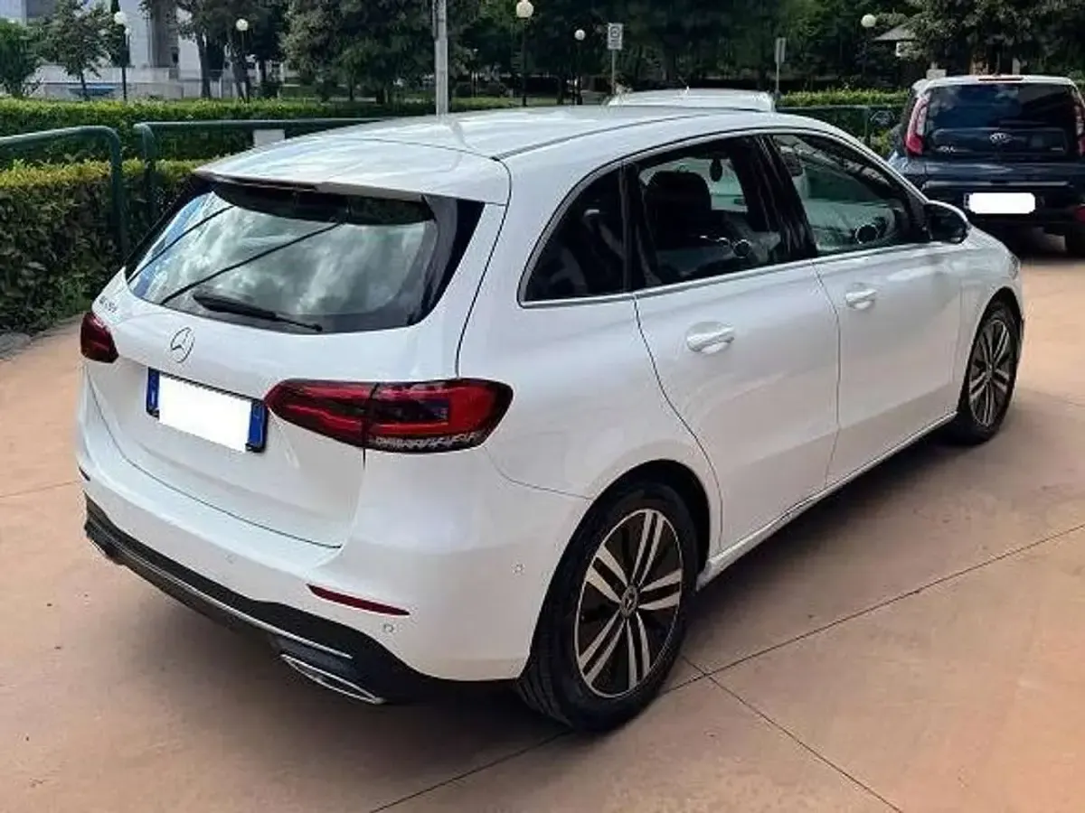 Gebraucht Mercedes B180 116 PS (85 kW) 2019 Weiß Van / Kleinbus