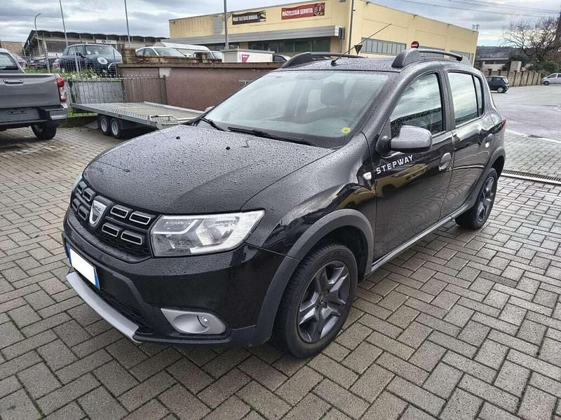 Nero Usata 2017 Dacia Sandero Tre volumi | 9490 € (Buon prezzo) - Immagine 1/4
