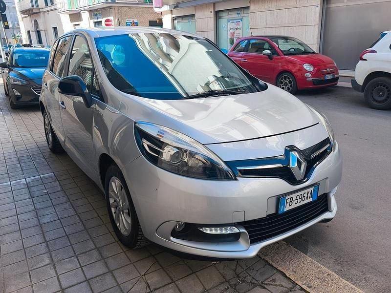 Usata Renault Scénic III LIMITED 110 CV (80 kW) 2016 Argento Monovolume