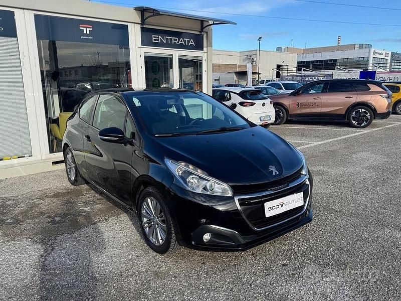 Usata Peugeot 208 Active 95 CV (69 kW) 2017 Nero Utilitaria