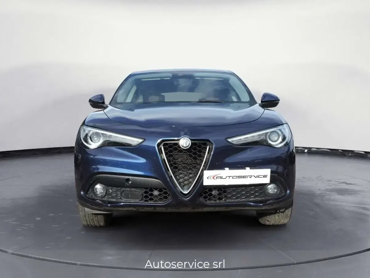 Begagnad Alfa Romeo Stelvio 209 HK (153 kW) 2018 Blå SUV