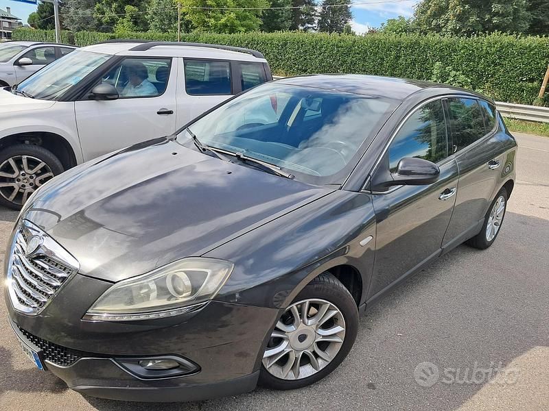 Usata Lancia Delta 130 CV (95 kW) 2011 Grigio Utilitaria