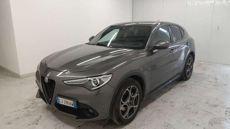 Usata Alfa Romeo Stelvio Sprint 160 CV (117 kW) 2022 Grigio vesuvio metallizzato SUV