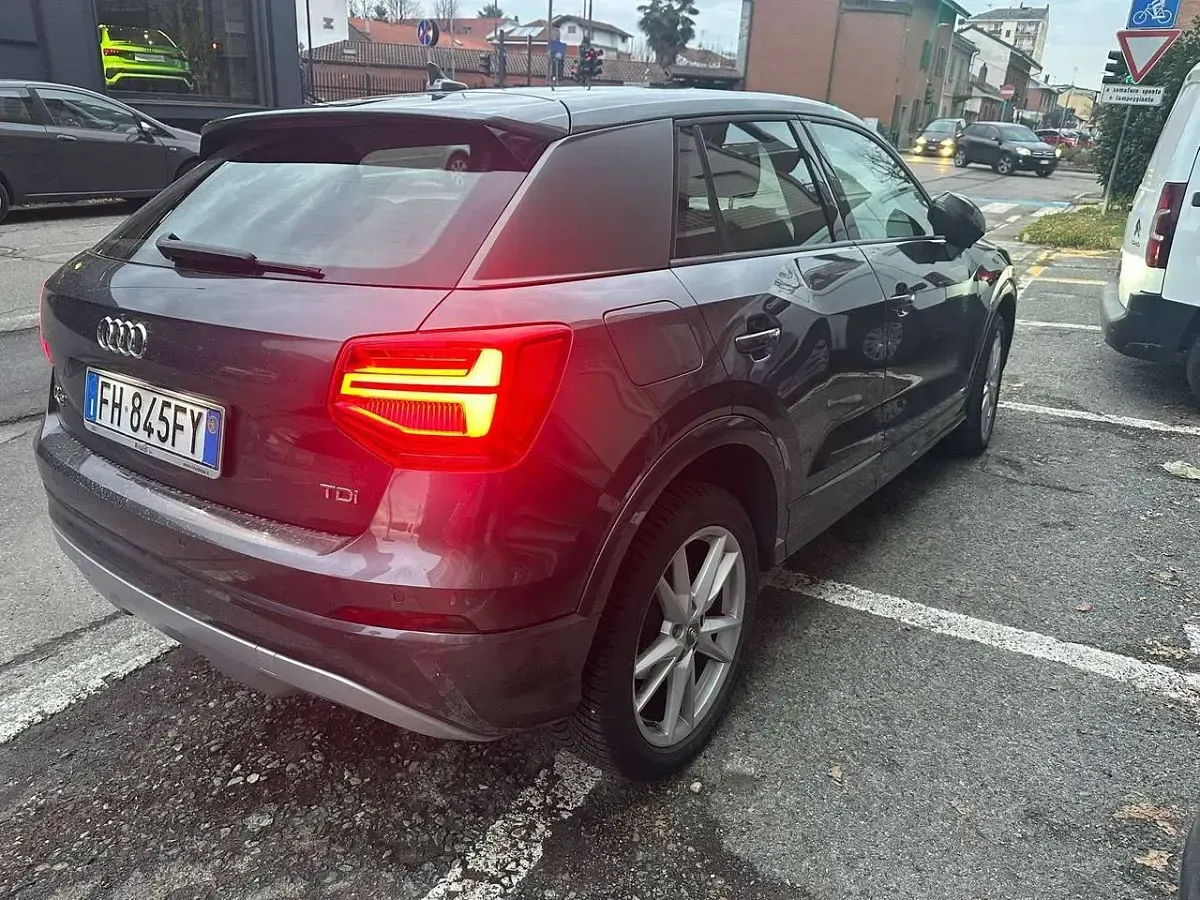 Usata Audi Q2 Admired 116 CV (85 kW) 2017 Grigio daytona SUV