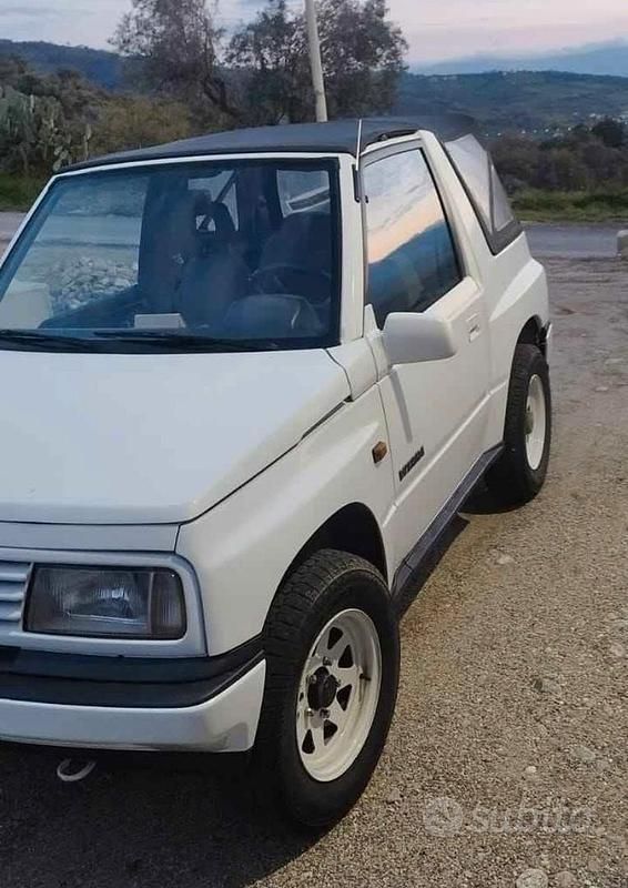 Usata Suzuki Vitara 1989 Bianco Cabrio