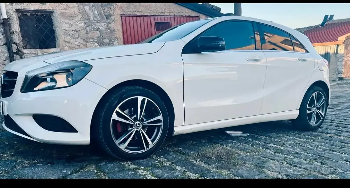 Usata Mercedes A180 109 CV (80 kW) 2013 Bianco Utilitaria