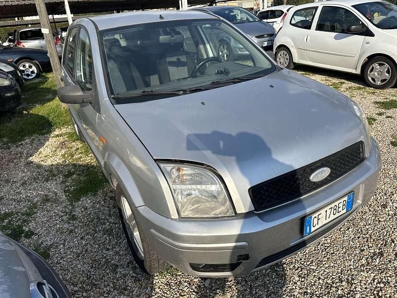 Usata Ford Fusion Zetec 79 CV (58 kW) 2003 Argento Utilitaria