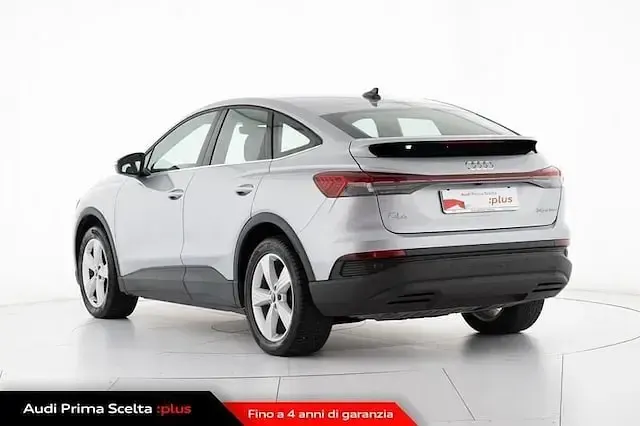 Usata Audi Q4 e-tron Business 125 kW (170 CV) 2022 Argento floret metallizzato SUV