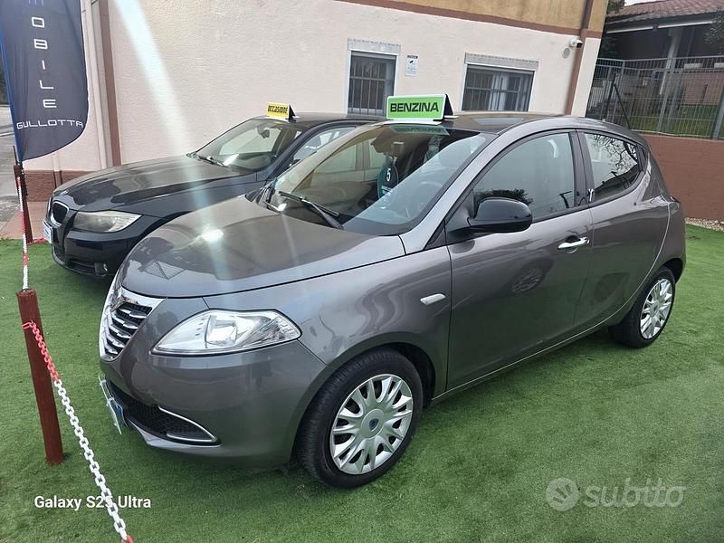 Usata Lancia Ypsilon Silver 69 CV (50 kW) 2012 Grigio Utilitaria