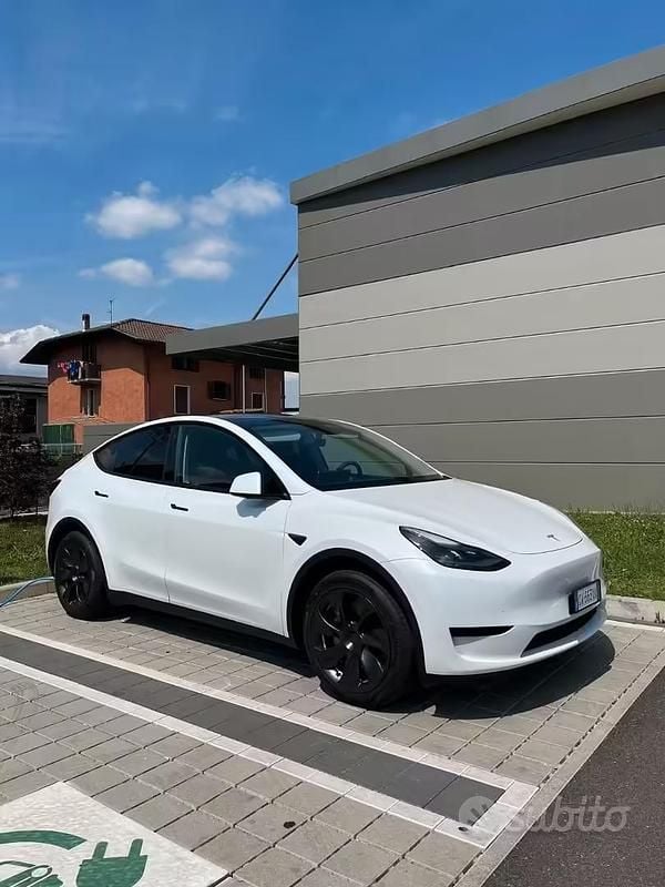 Usata Tesla Model Y 250 kW (340 CV) 2024 Bianco SUV