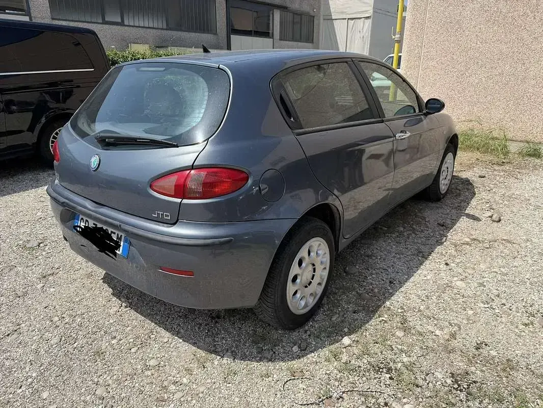 Usata Alfa Romeo 147 Distinctive 116 CV (85 kW) 2004 Utilitaria