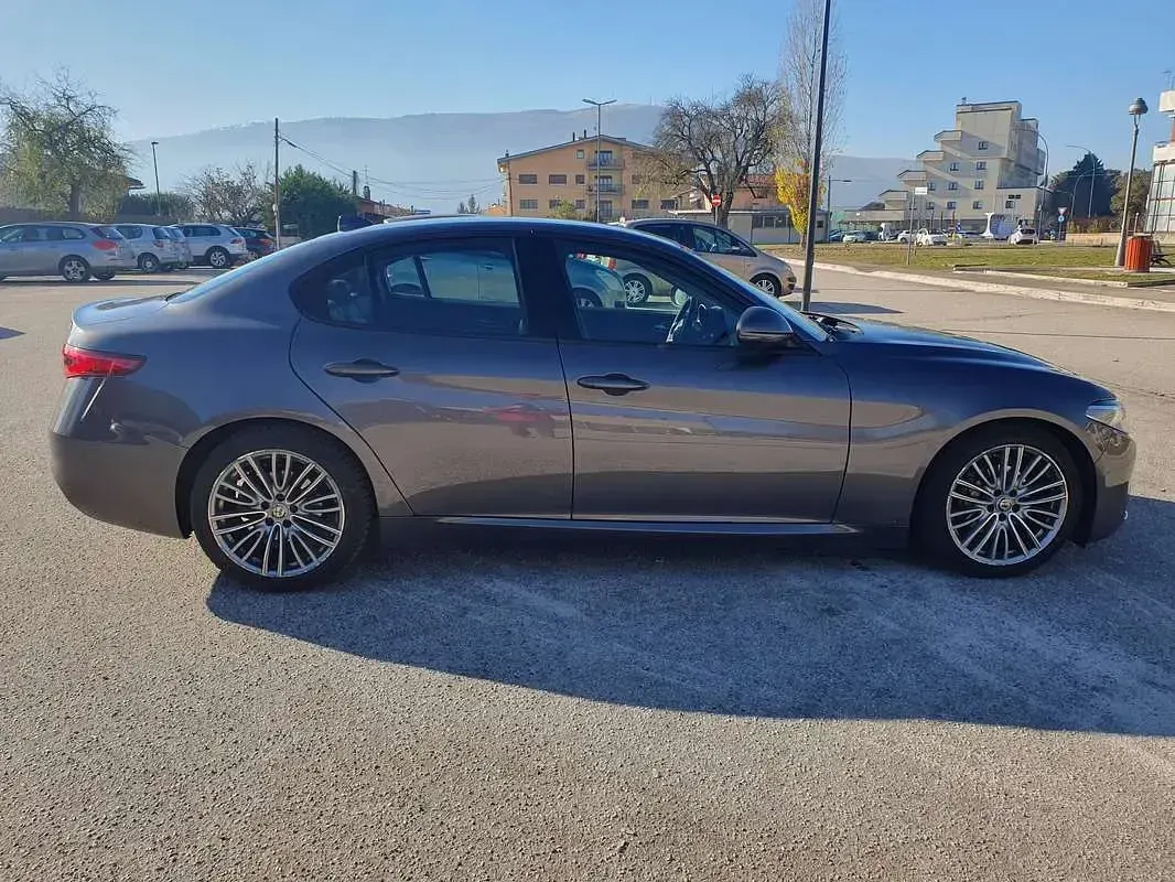 Gebraucht Alfa Romeo Giulia Super 150 PS (110 kW) 2017 Grau Limousine