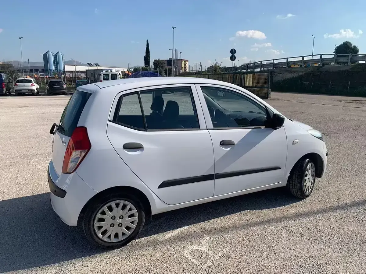 Usata Hyundai i10 Style 66 CV (48 kW) 2010 Bianco Utilitaria