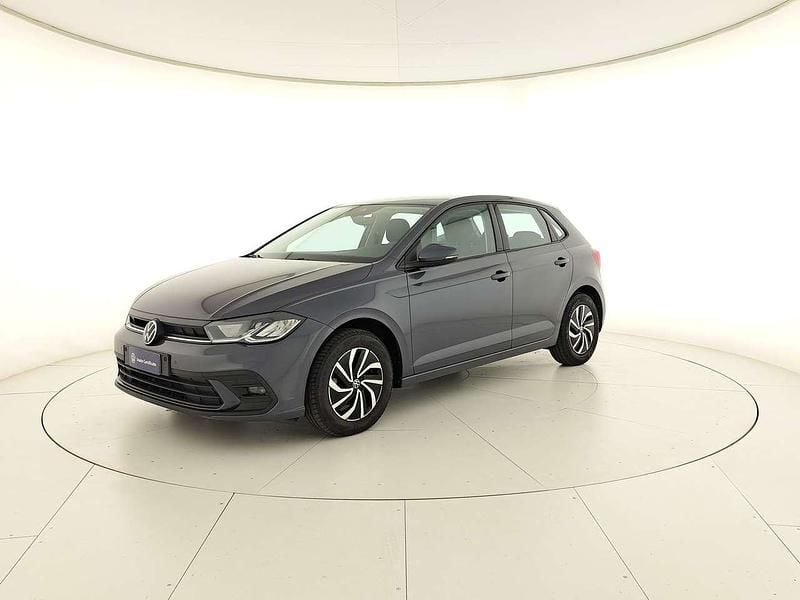 Grigio Usata 2023 VW Polo Life Tre volumi | 18.500 € (Buon prezzo) - Immagine 1/4