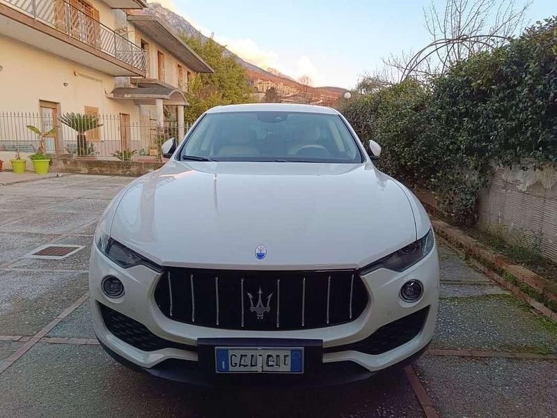 Usata Maserati Levante 275 CV (202 kW) 2016 Bianco SUV