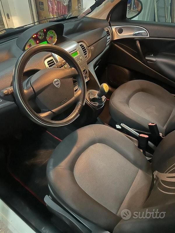 Usata Lancia Ypsilon 75 CV (55 kW) 2011 Utilitaria