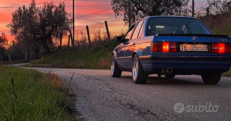 Usata BMW 318 1989 Blu Berlina